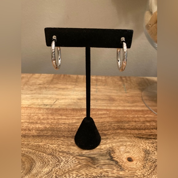 EternaGold 14 Kt WG Hammered Hoop Earring’s